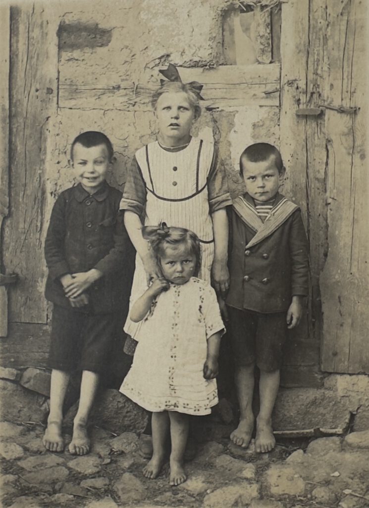 Kinder um 1915 in Luckow